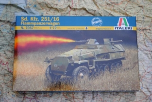 Italeri 7067  Sd.Kfz.251/16 Flammpanzerwagen.